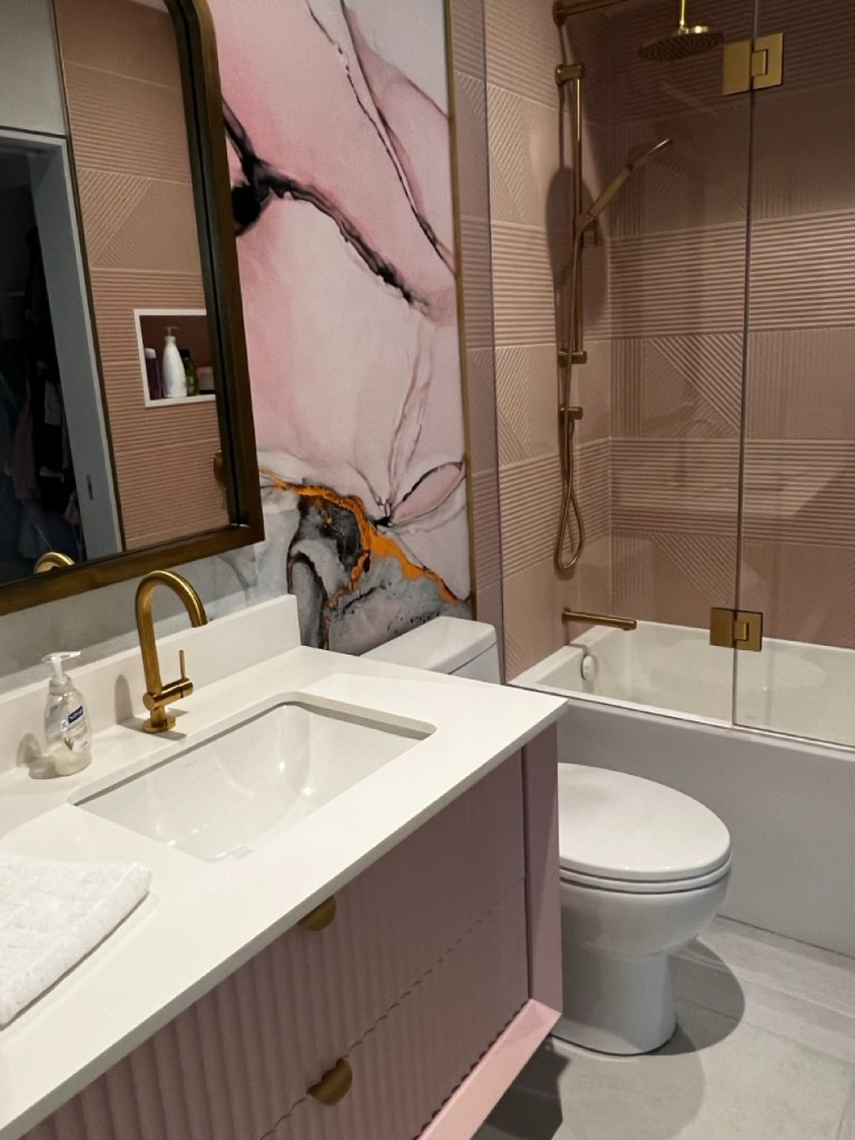 Spa tub screen in frameless glass with brushed gold framing